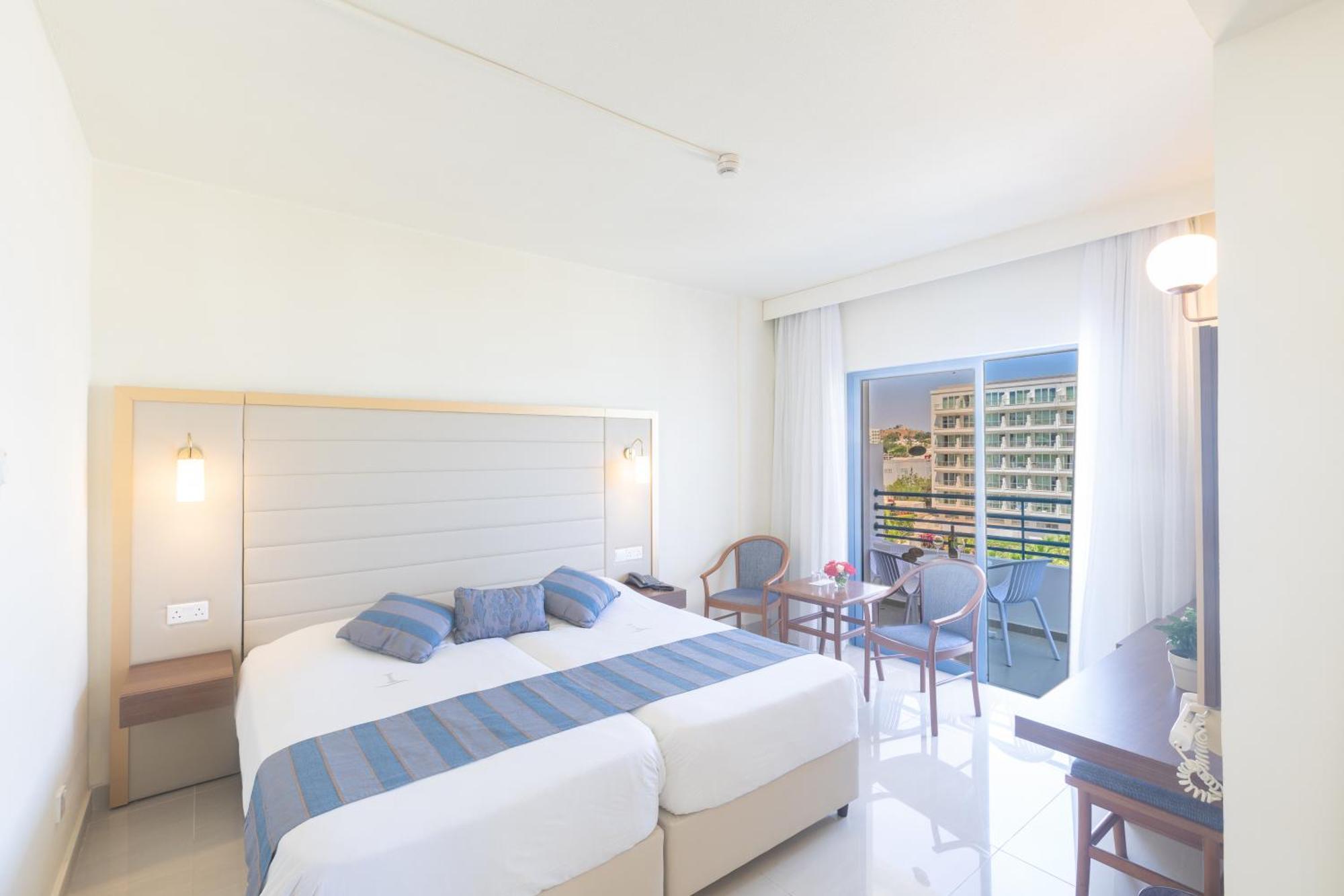 Iliada Beach Hotel โปรทาราส ภายนอก รูปภาพ