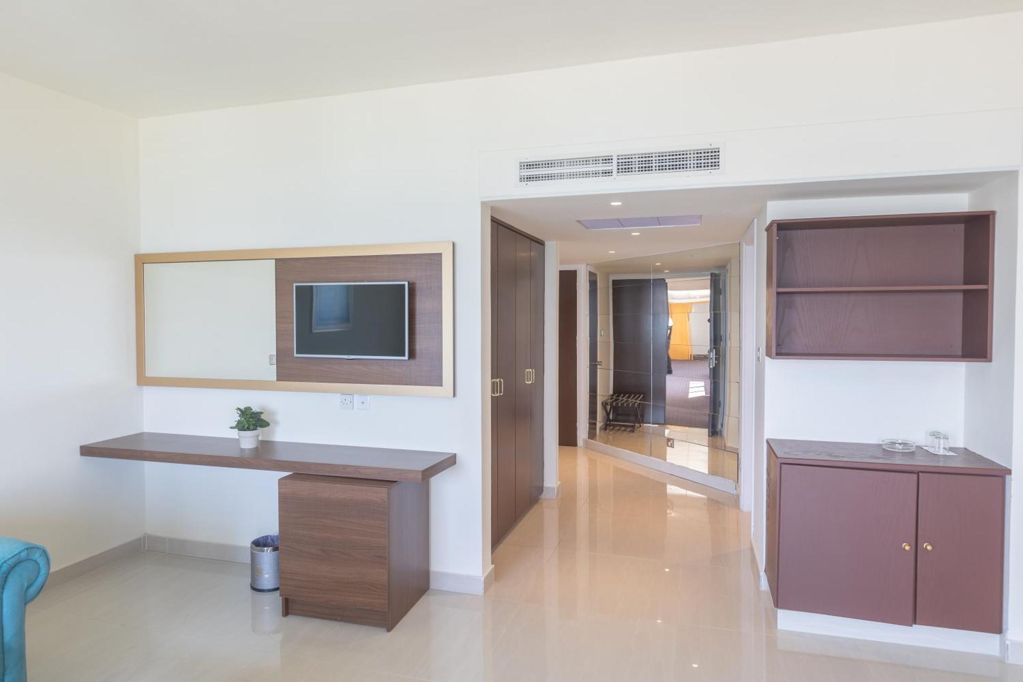 Iliada Beach Hotel โปรทาราส ภายนอก รูปภาพ