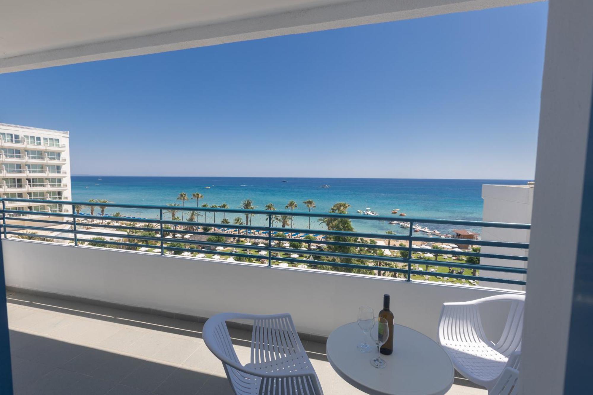 Iliada Beach Hotel โปรทาราส ภายนอก รูปภาพ