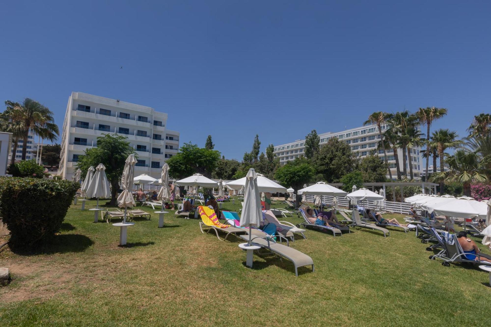 Iliada Beach Hotel โปรทาราส ภายนอก รูปภาพ