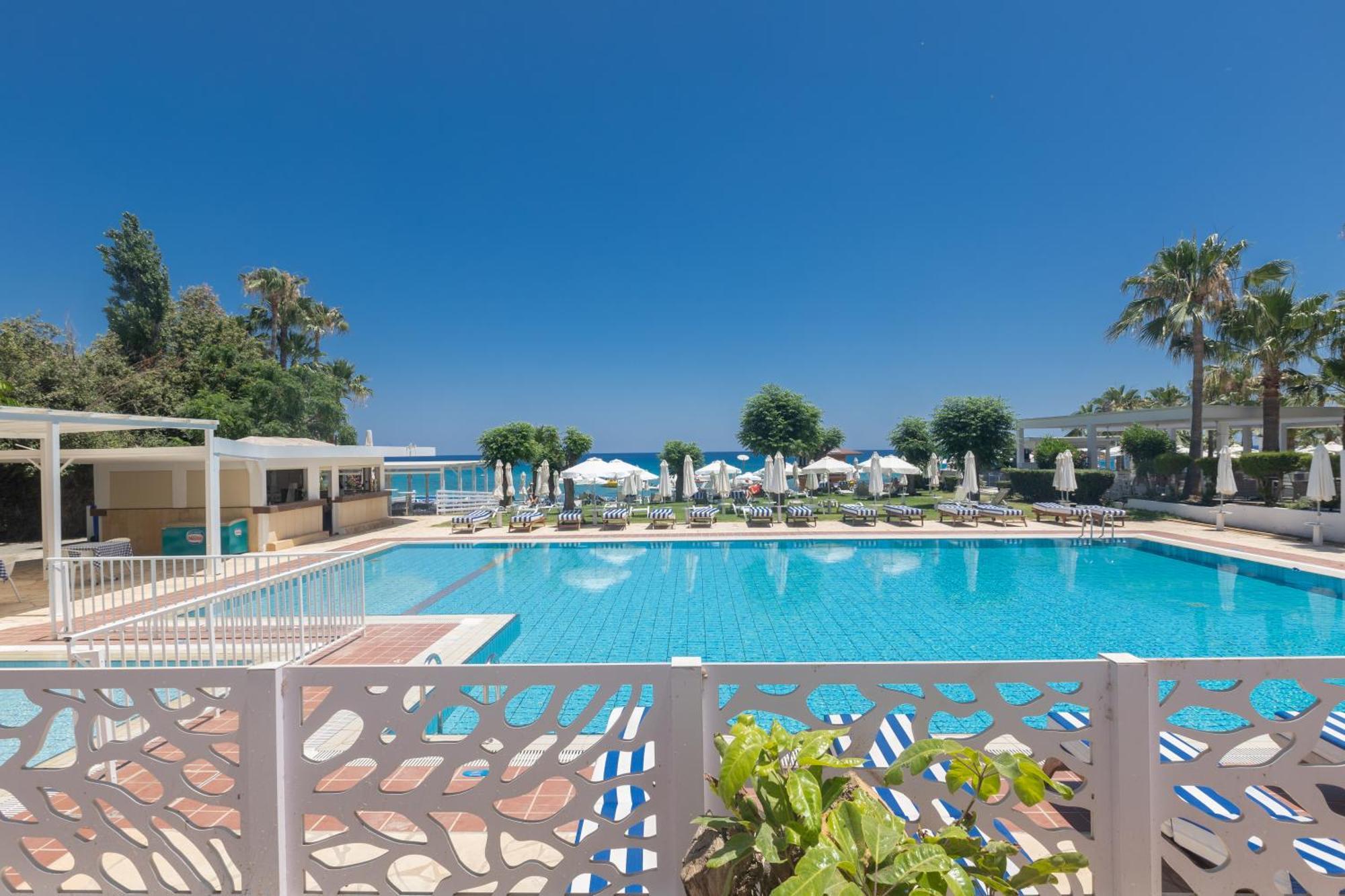 Iliada Beach Hotel โปรทาราส ภายนอก รูปภาพ