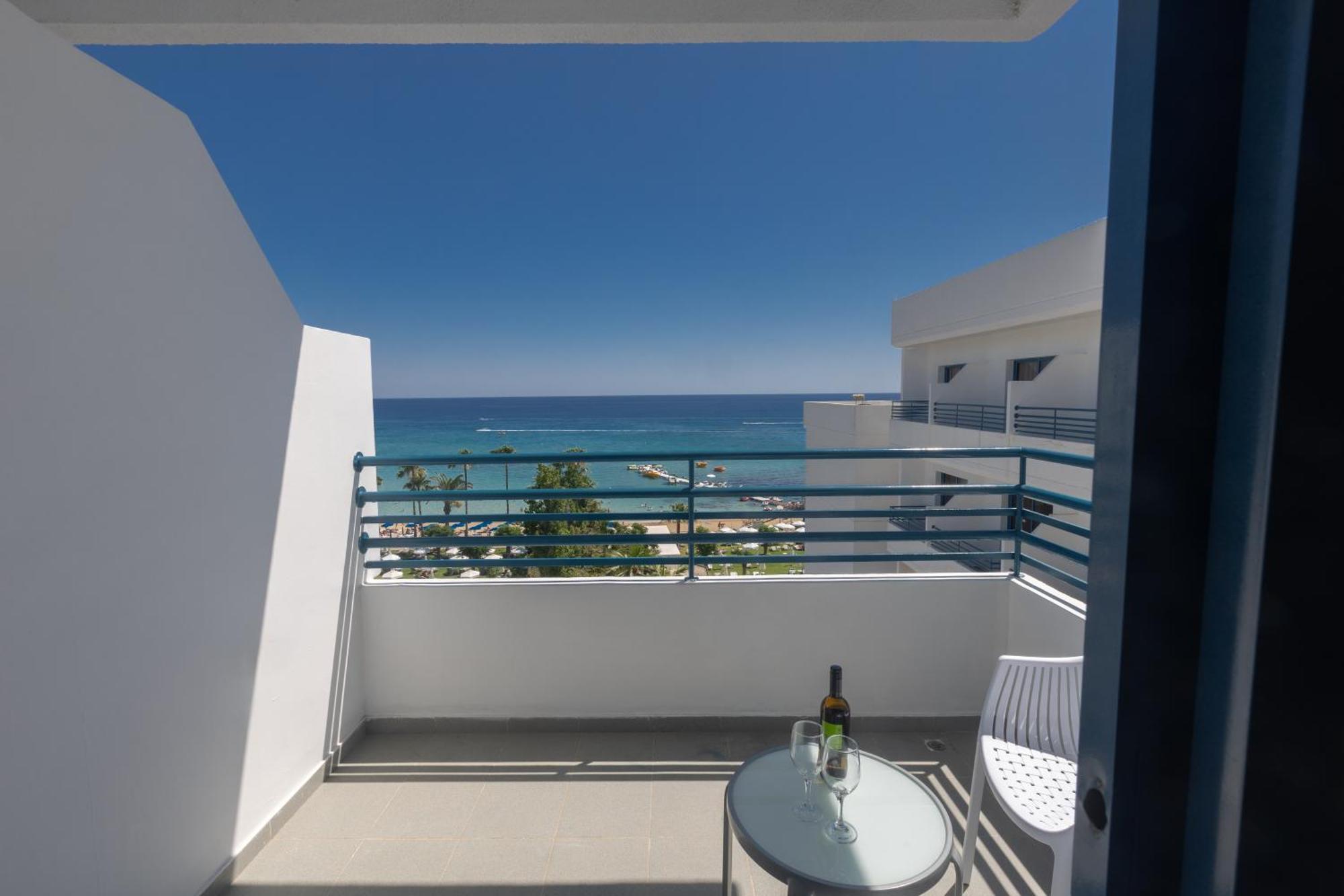Iliada Beach Hotel โปรทาราส ภายนอก รูปภาพ