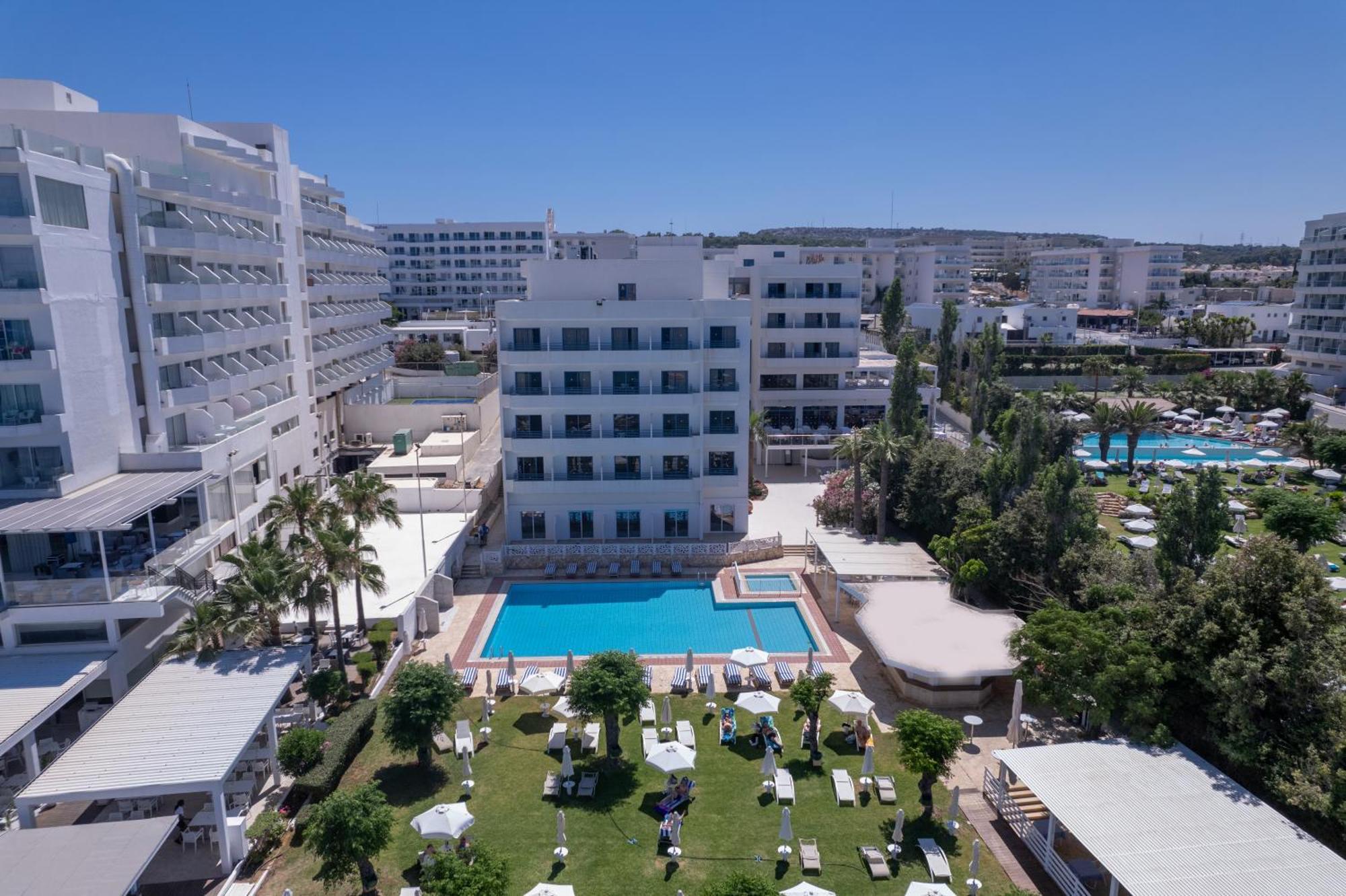 Iliada Beach Hotel โปรทาราส ภายนอก รูปภาพ