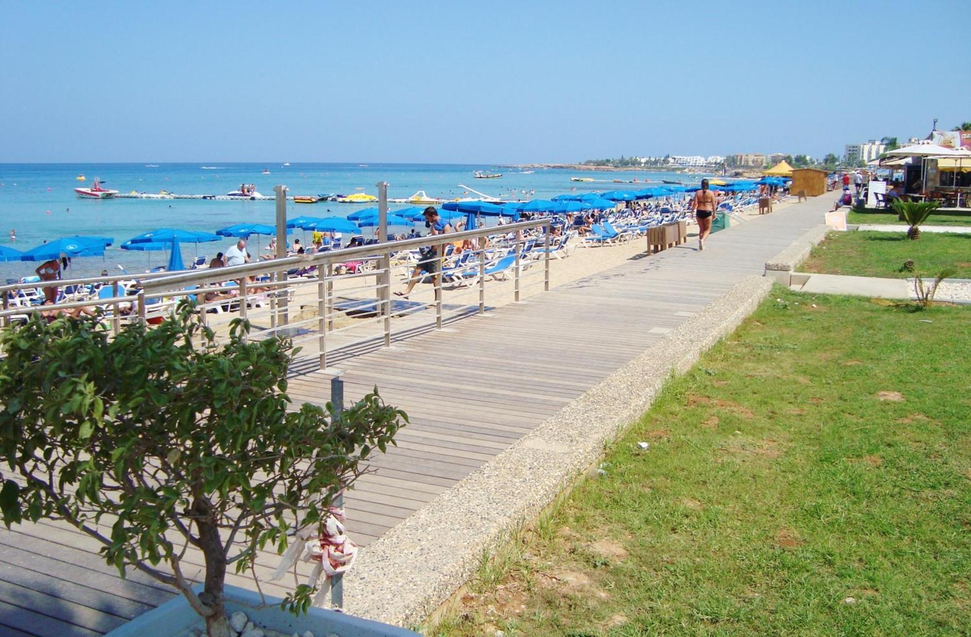 Iliada Beach Hotel โปรทาราส ภายนอก รูปภาพ
